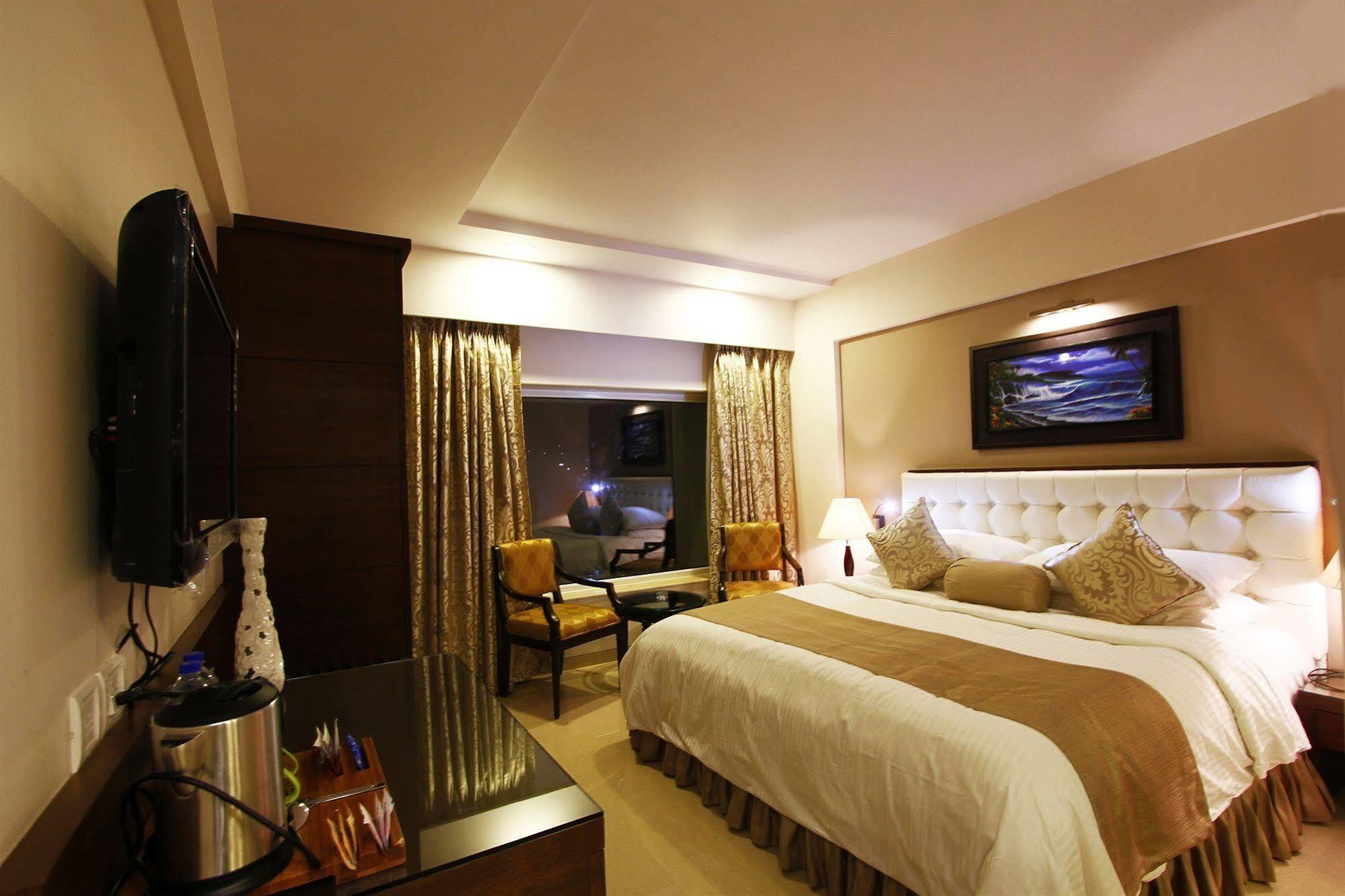 פאנג'י Hotel La Capitol מראה חיצוני תמונה